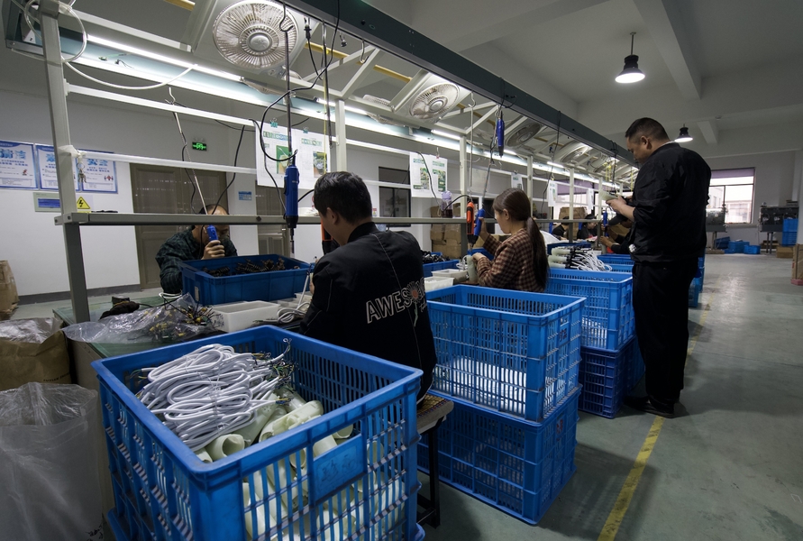Ningbo Zhenpin Electrical Industry and Trade Co., Ltd. ligne de production du fabricant